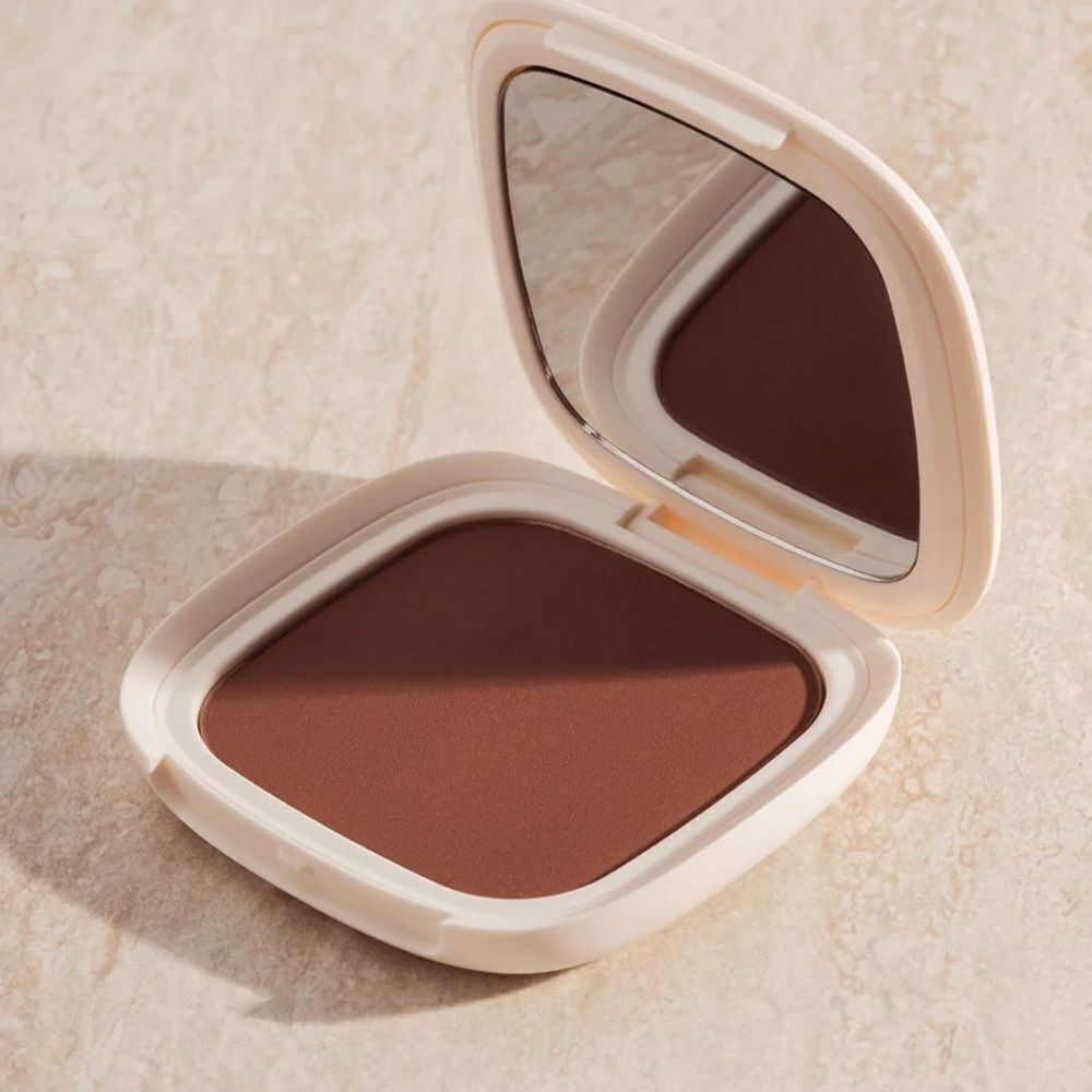 Vesca Kissed by Soft Matte Bronzing Powder in Maldives, rich neutral undertones